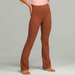 Groove Super-High-Rise Flared Pant
